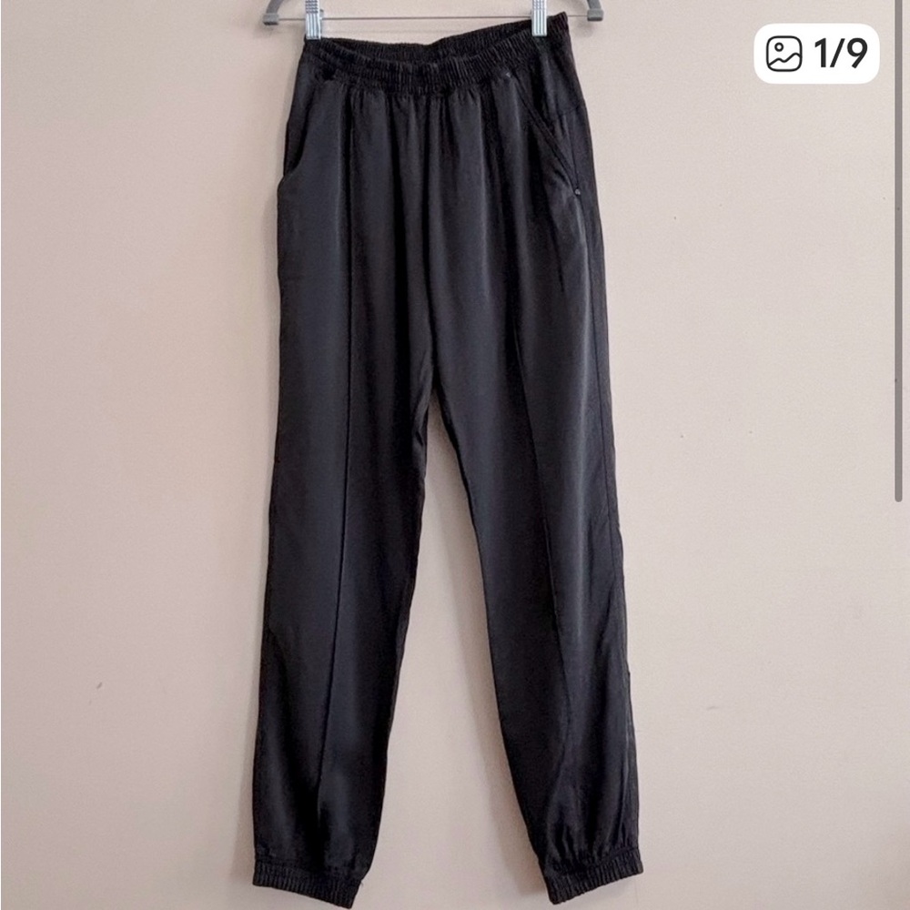 Lululemon Sz 6 Lightweight Black Joggers With Pockets